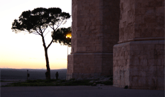 Castel del Monte, viale