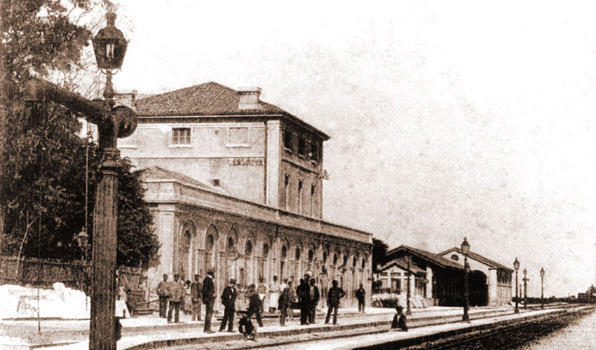 Stazione ferroviaria: interno stazione