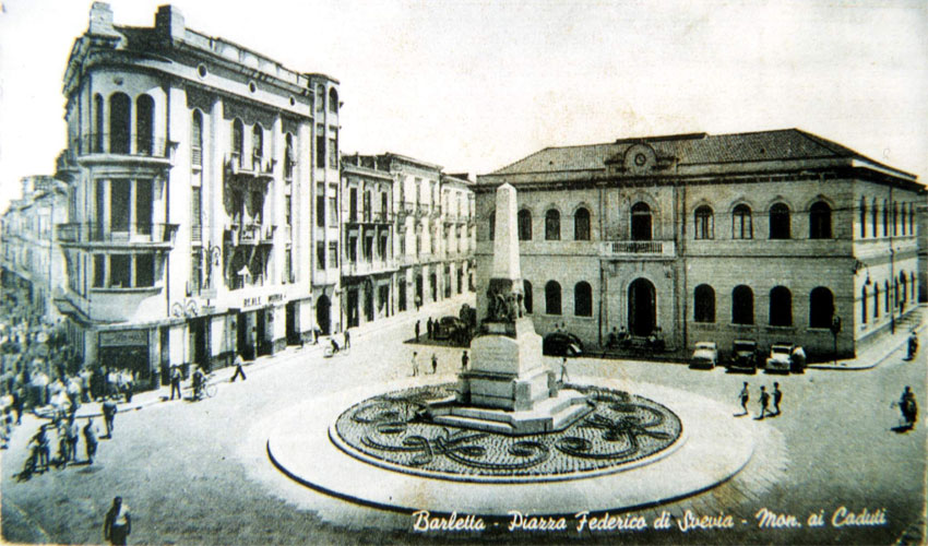 Palazzo delle Poste e Monumento ai Caduti nella Guerra 1915-18