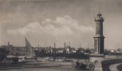 Veduta del porto con il faro napoleonico