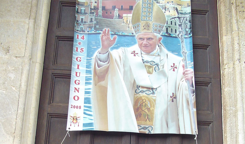 Chiesa di S. Maria del Casale. Manifesto sulla visita pastorale di Papa Benedetto XVI a Brindisi.